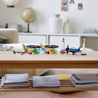 LEGO City Luchtrace 60260 vliegend helikopterspeelgoed, bevat 2 helikopters met trekbandje, een stuntvliegtuig en 2 pylonen, plus minifiguren van de piloten Rivera, Xtreme en Vitarush (140 onderdelen)